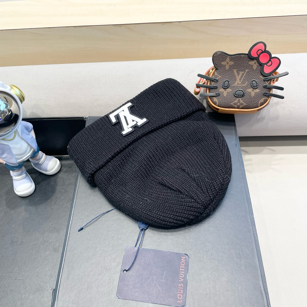 LOUIS VUITTON BEANIE HAT IN BLACK WOOL 435027