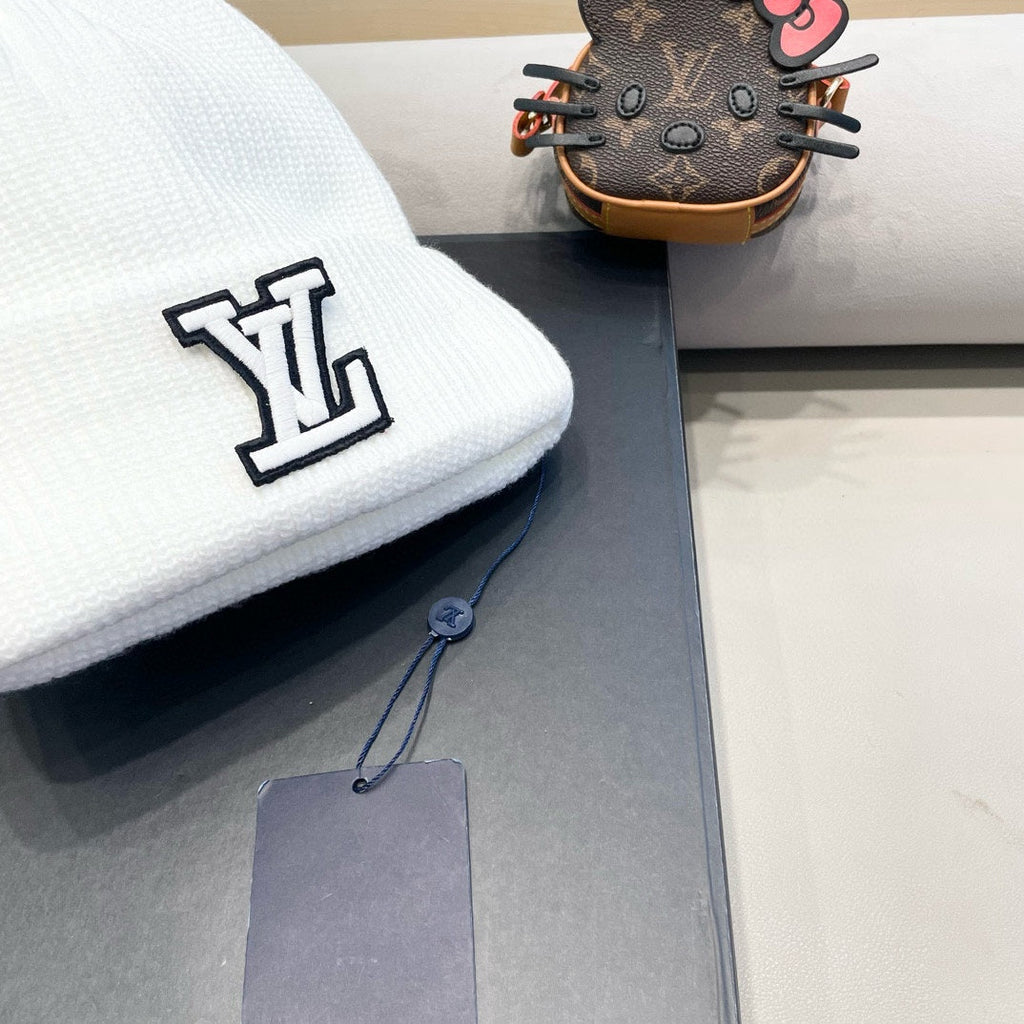 LOUIS VUITTON BEANIE HAT IN WHITE WOOL 435029