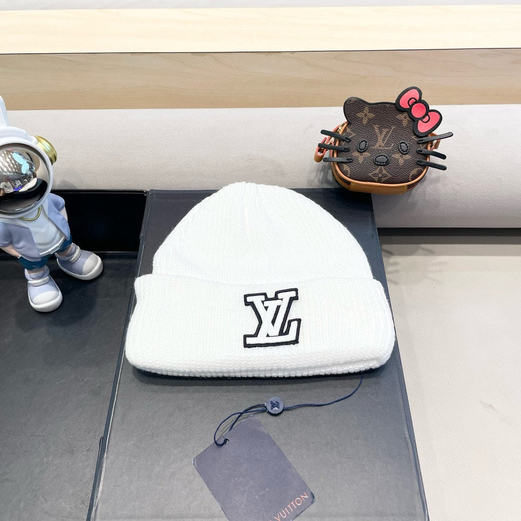 LOUIS VUITTON BEANIE HAT IN WHITE WOOL 435029