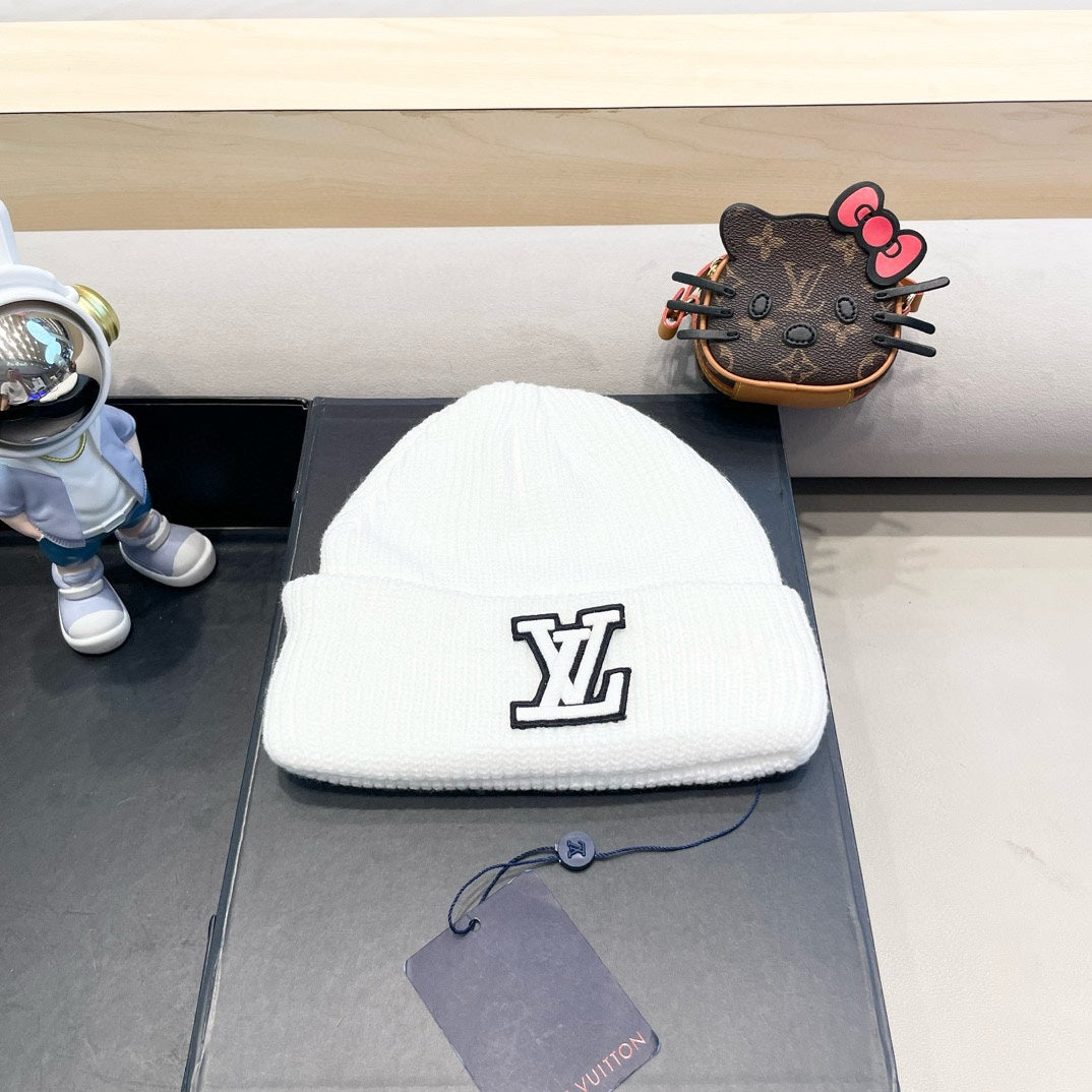 LOUIS VUITTON BEANIE HAT IN WHITE WOOL 435029