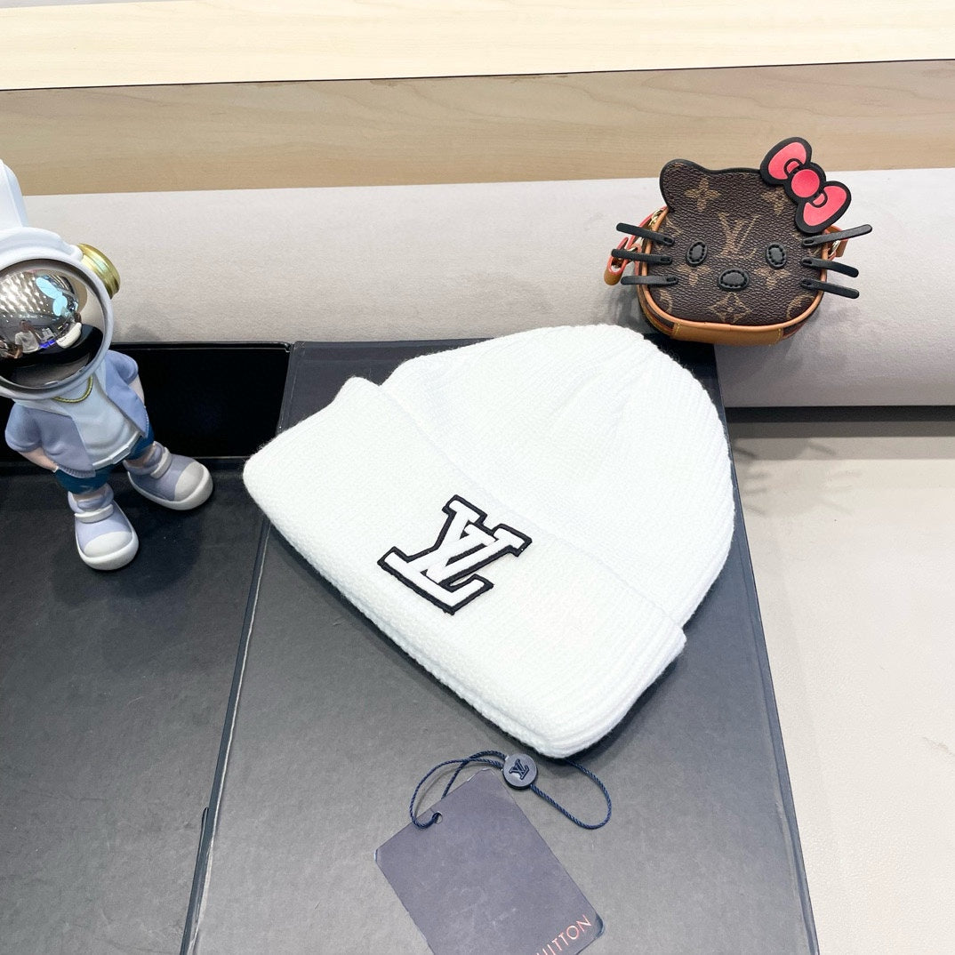 LOUIS VUITTON BEANIE HAT IN WHITE WOOL 435029