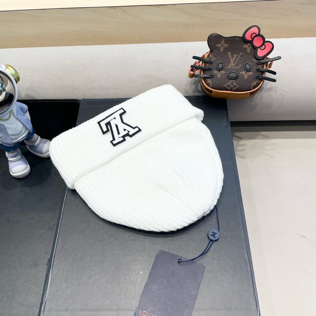 LOUIS VUITTON BEANIE HAT IN WHITE WOOL 435029