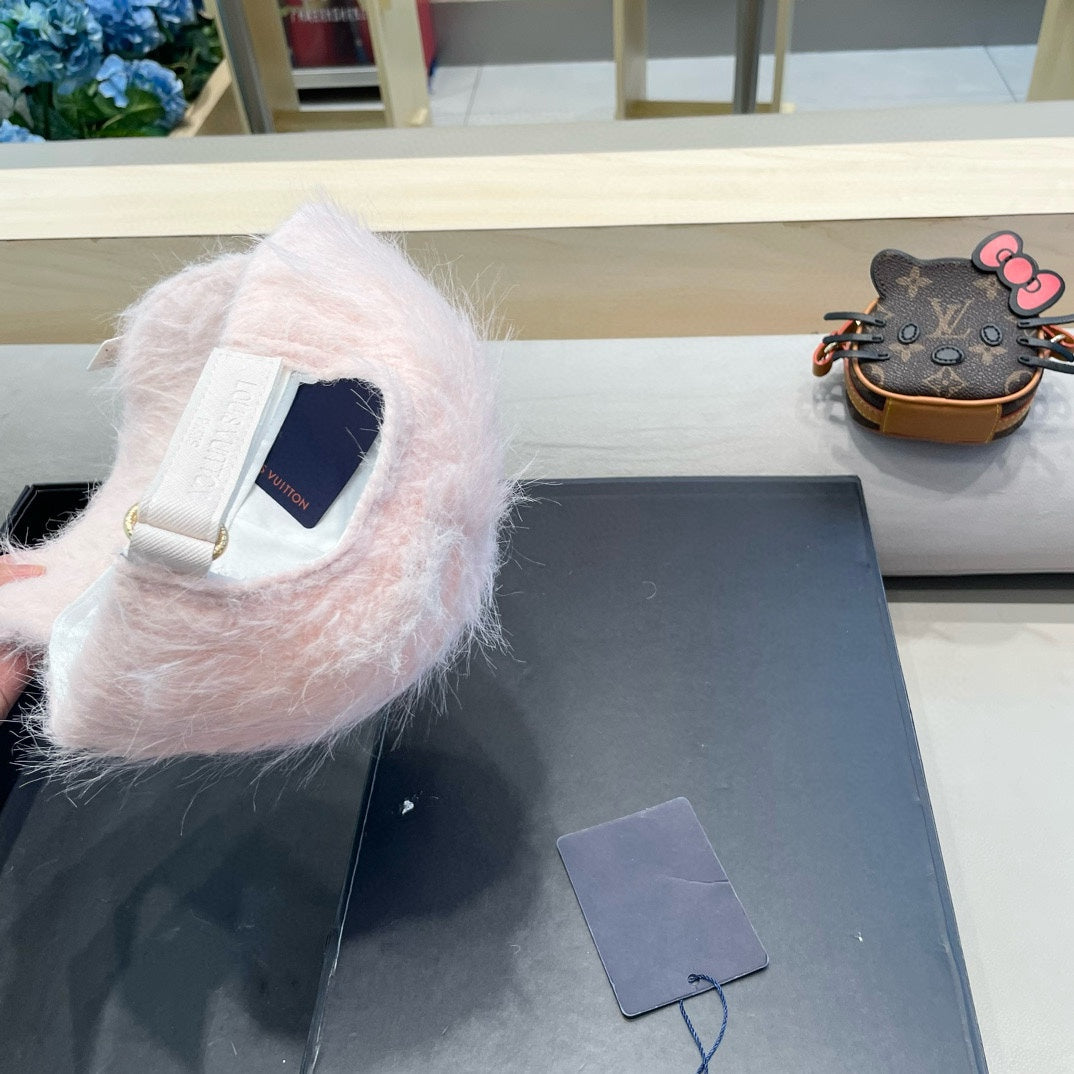 LOUIS VUITTON BASEBALL CAP IN PASTEL PINK RABBIT FUR 434934