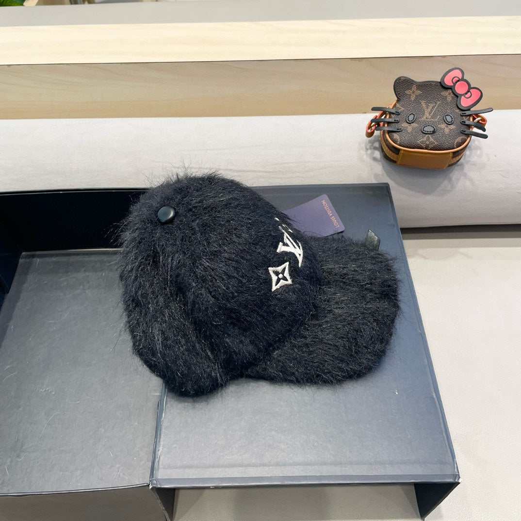 LOUIS VUITTON BASEBALL CAP IN BLACK RABBIT FUR 434936