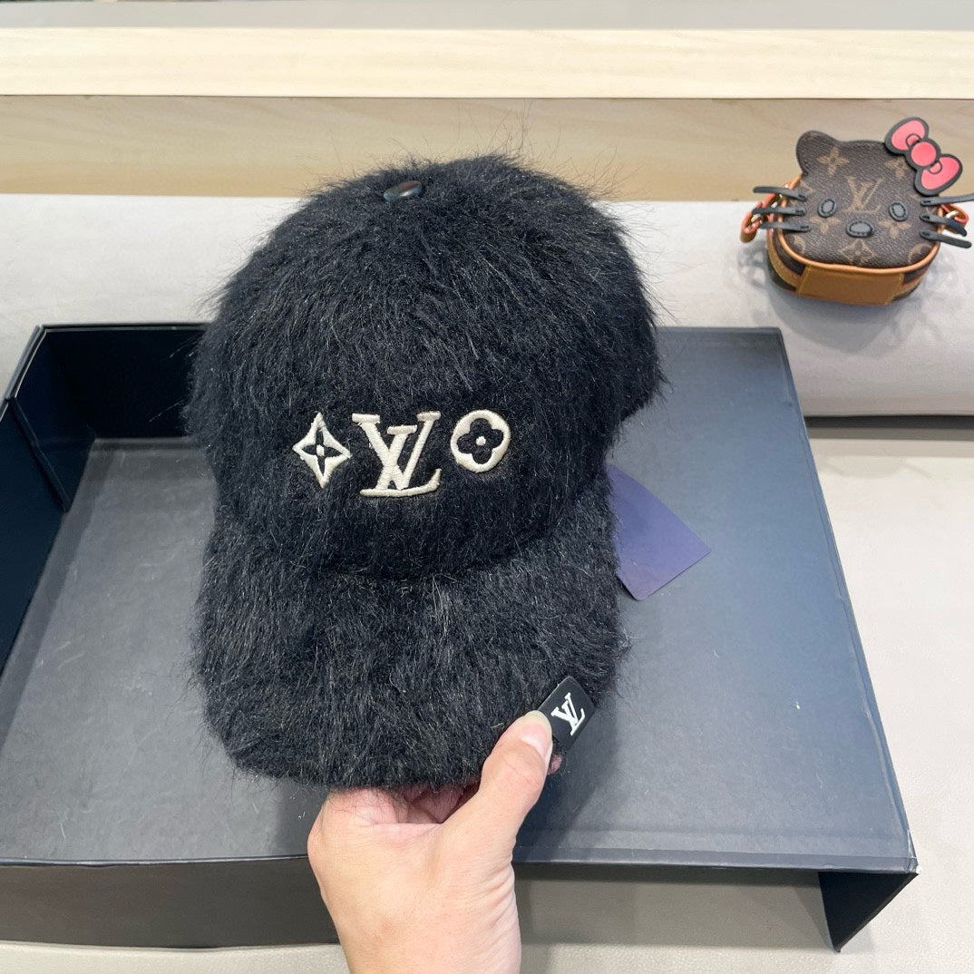 LOUIS VUITTON BASEBALL CAP IN BLACK RABBIT FUR 434936