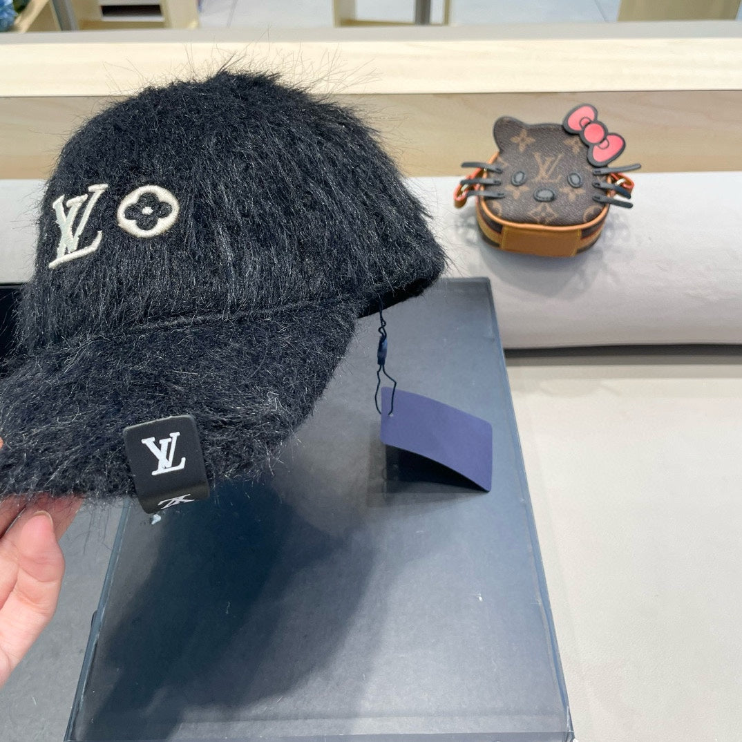 LOUIS VUITTON BASEBALL CAP IN BLACK RABBIT FUR 434936