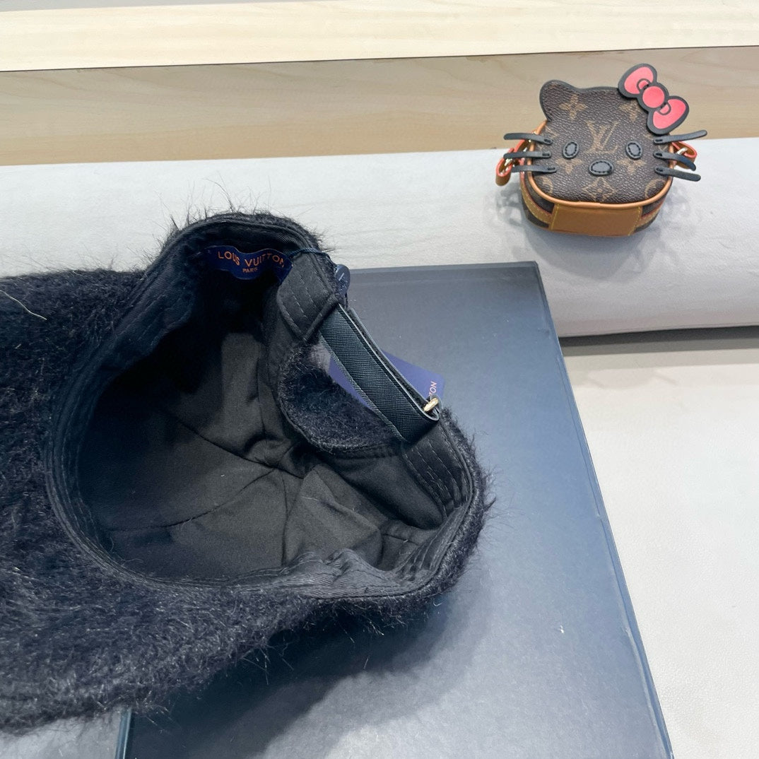 LOUIS VUITTON BASEBALL CAP IN BLACK RABBIT FUR 434936