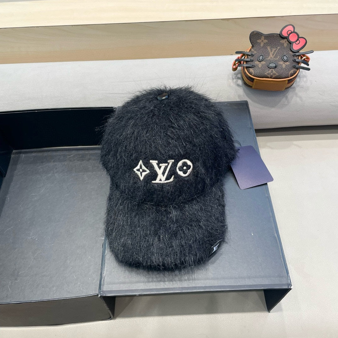 LOUIS VUITTON BASEBALL CAP IN BLACK RABBIT FUR 434936