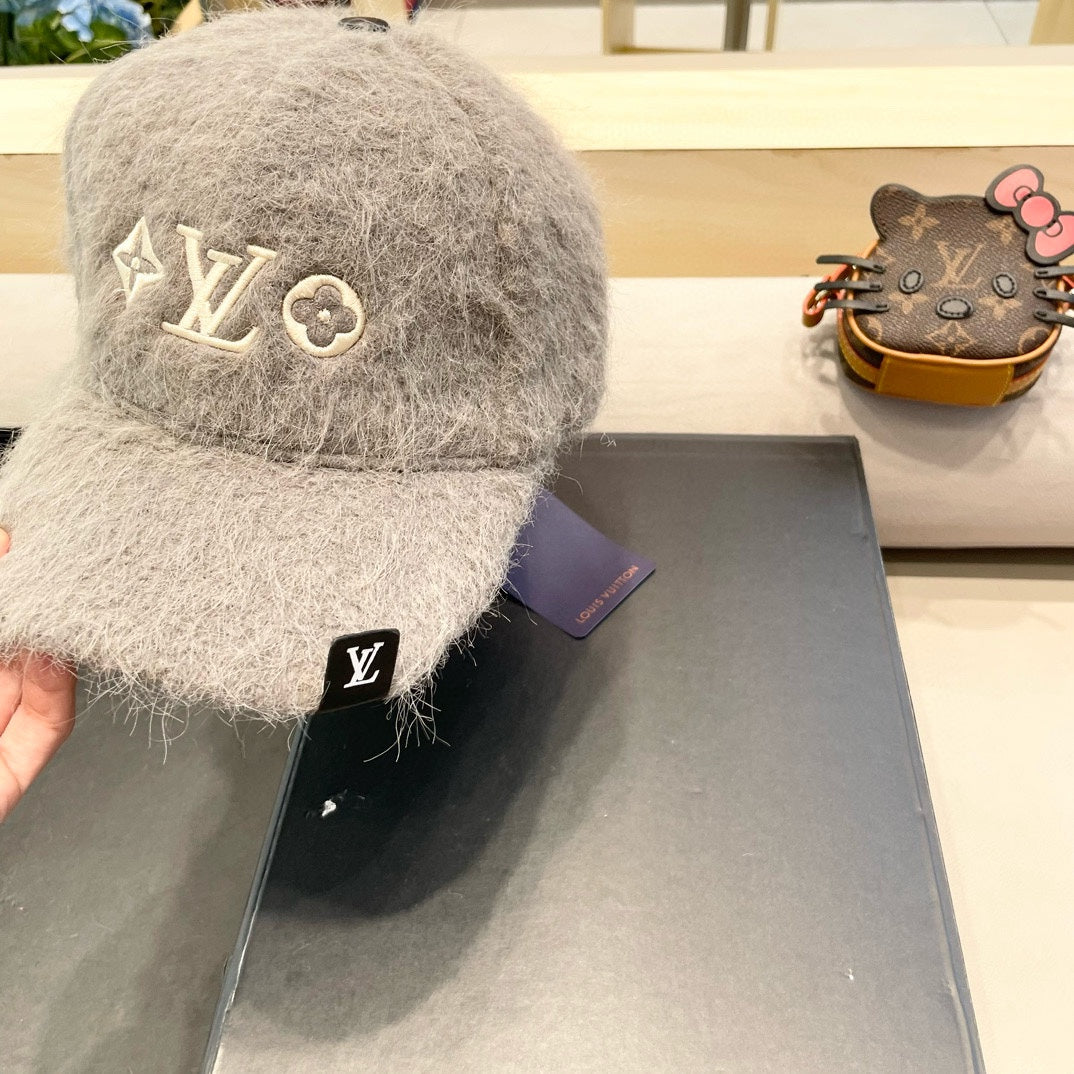 LOUIS VUITTON BASEBALL CAP IN GRAY RABBIT FUR 434937