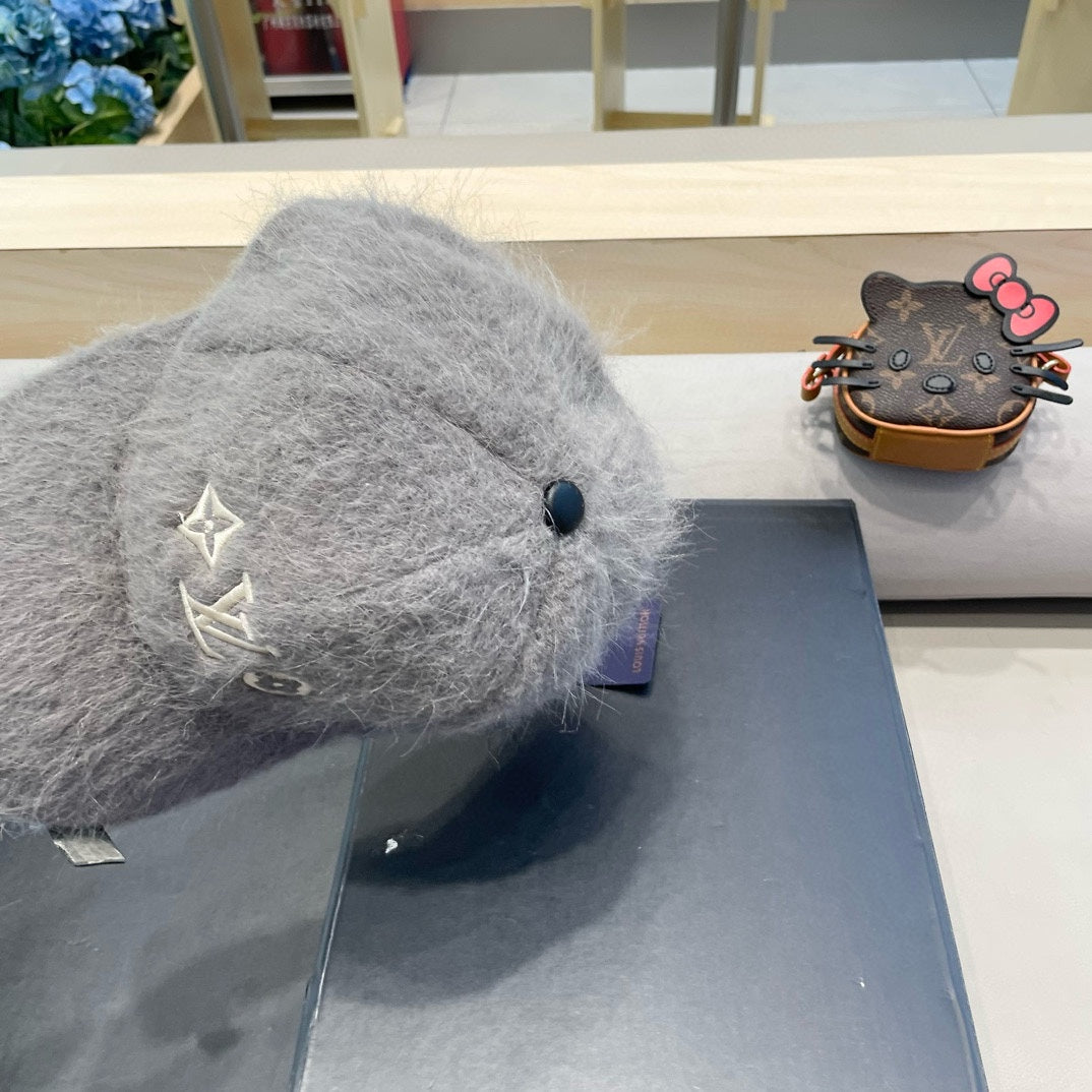 LOUIS VUITTON BASEBALL CAP IN GRAY RABBIT FUR 434937
