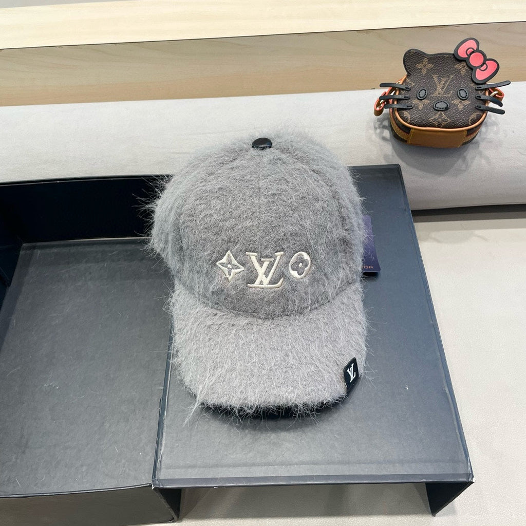 LOUIS VUITTON BASEBALL CAP IN GRAY RABBIT FUR 434937