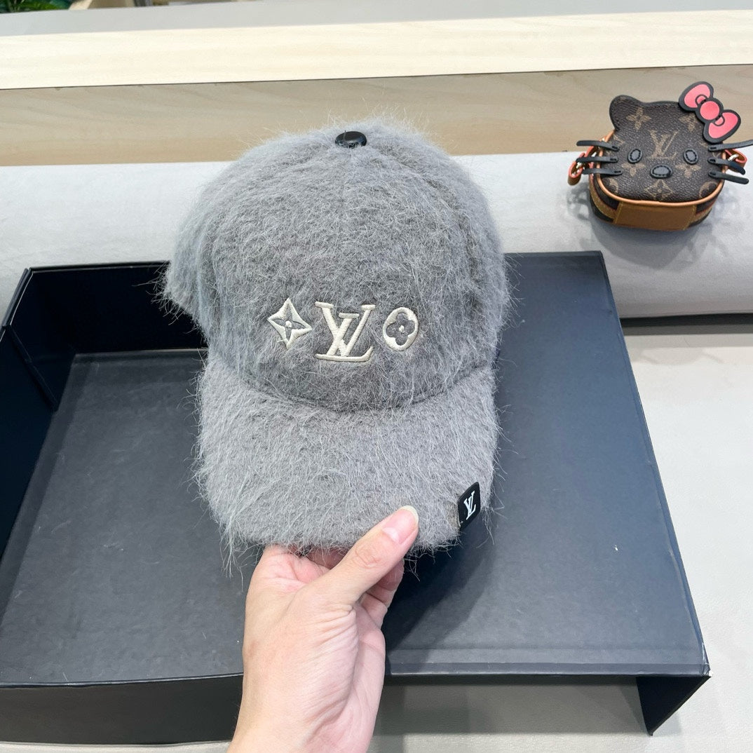 LOUIS VUITTON BASEBALL CAP IN GRAY RABBIT FUR 434937