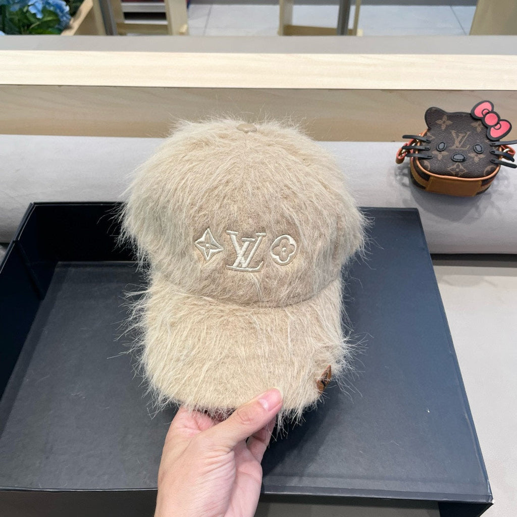 LOUIS VUITTON BASEBALL CAP IN BEIGE RABBIT FUR 434938