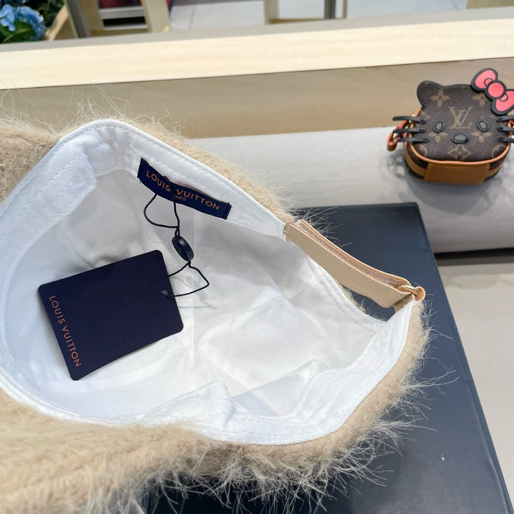 LOUIS VUITTON BASEBALL CAP IN BEIGE RABBIT FUR 434938