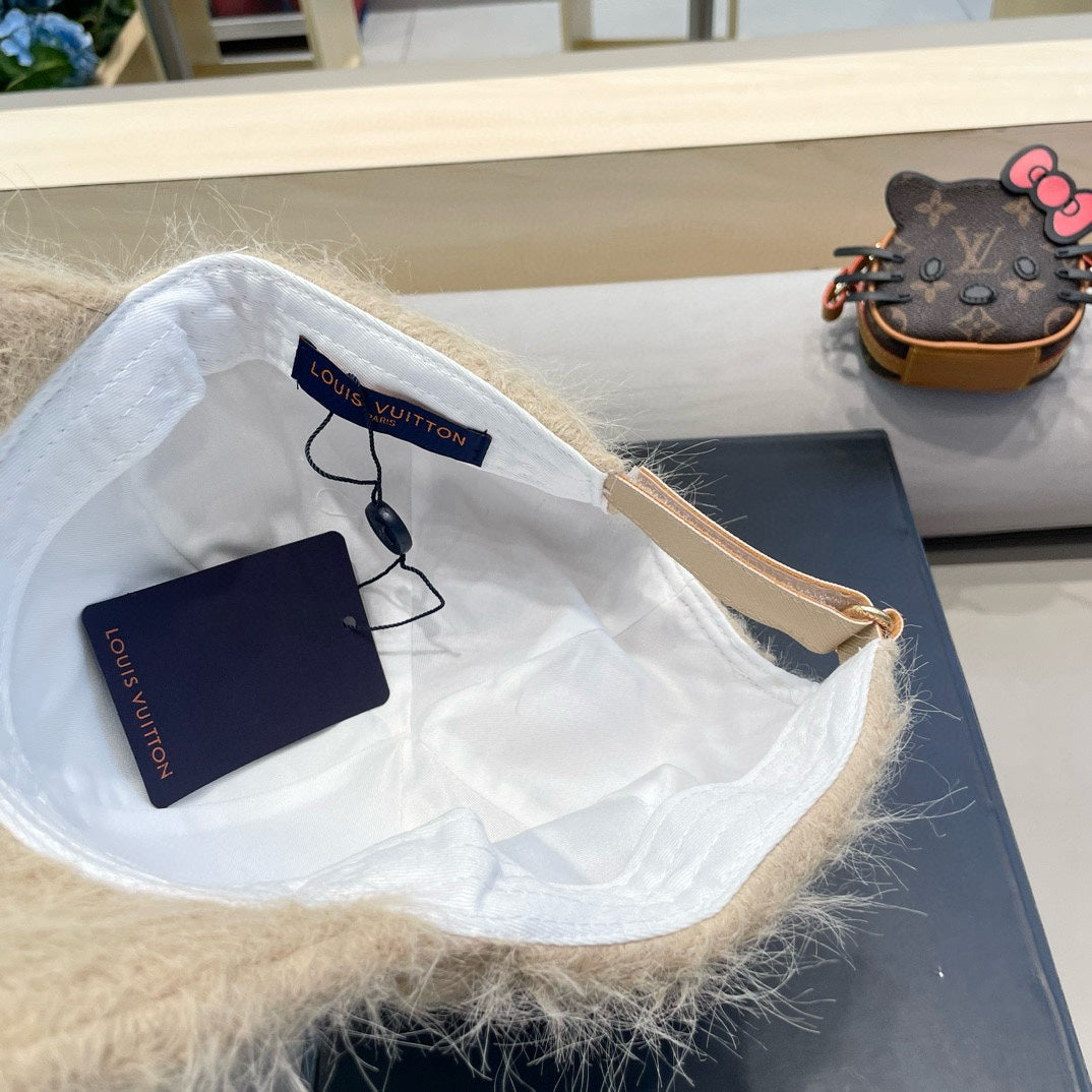 LOUIS VUITTON BASEBALL CAP IN BEIGE RABBIT FUR 434938