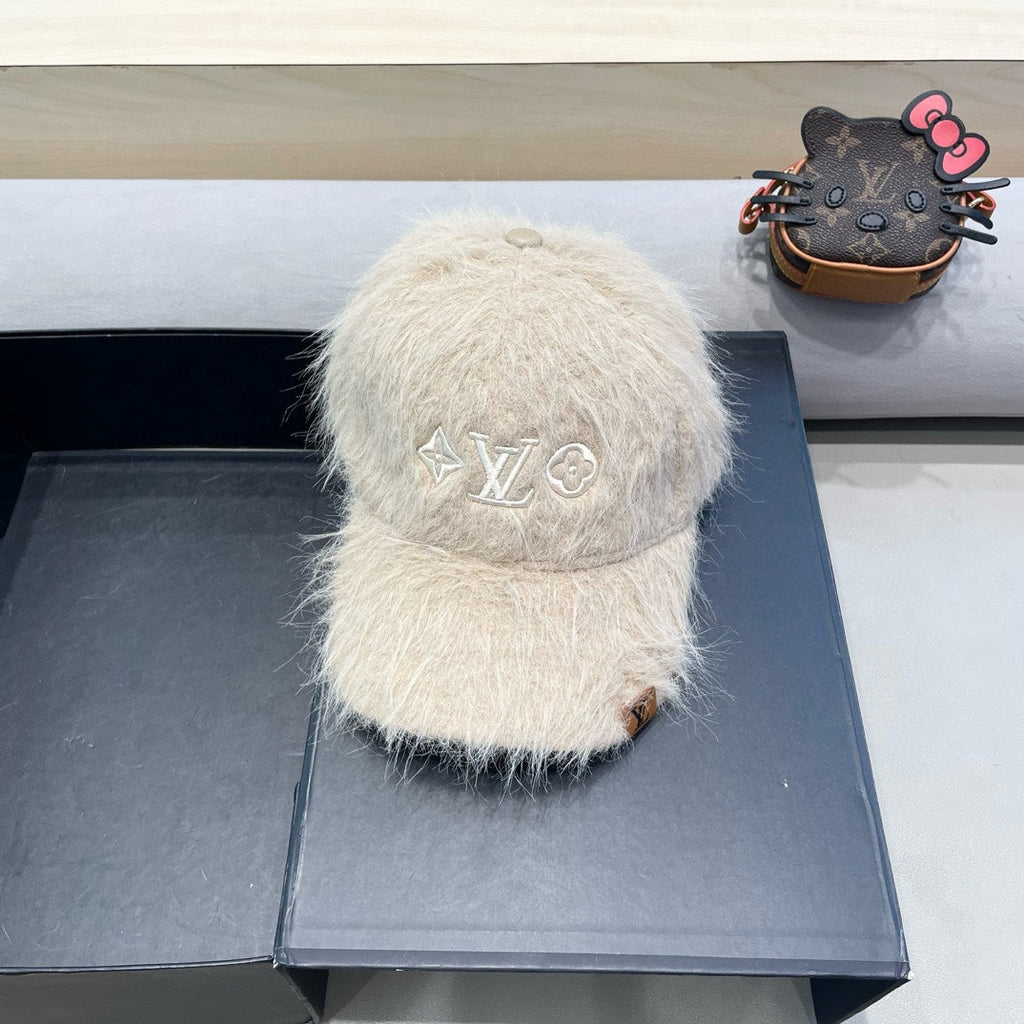 LOUIS VUITTON BASEBALL CAP IN BEIGE RABBIT FUR 434938