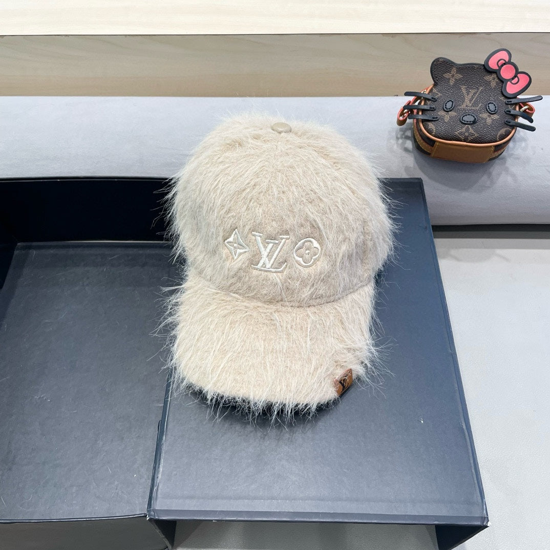 LOUIS VUITTON BASEBALL CAP IN BEIGE RABBIT FUR 434938