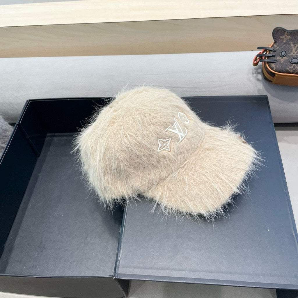 LOUIS VUITTON BASEBALL CAP IN BEIGE RABBIT FUR 434938