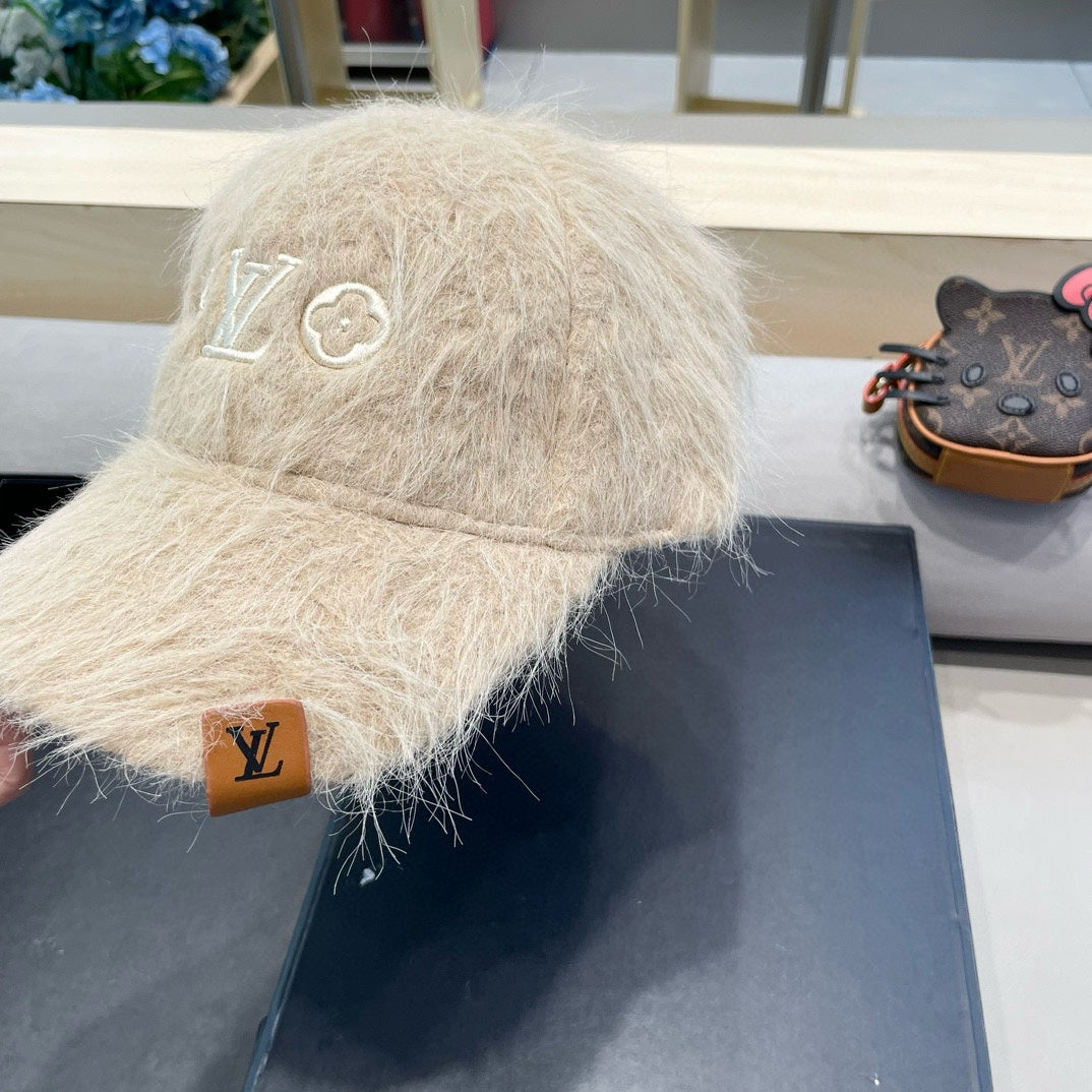 LOUIS VUITTON BASEBALL CAP IN BEIGE RABBIT FUR 434938