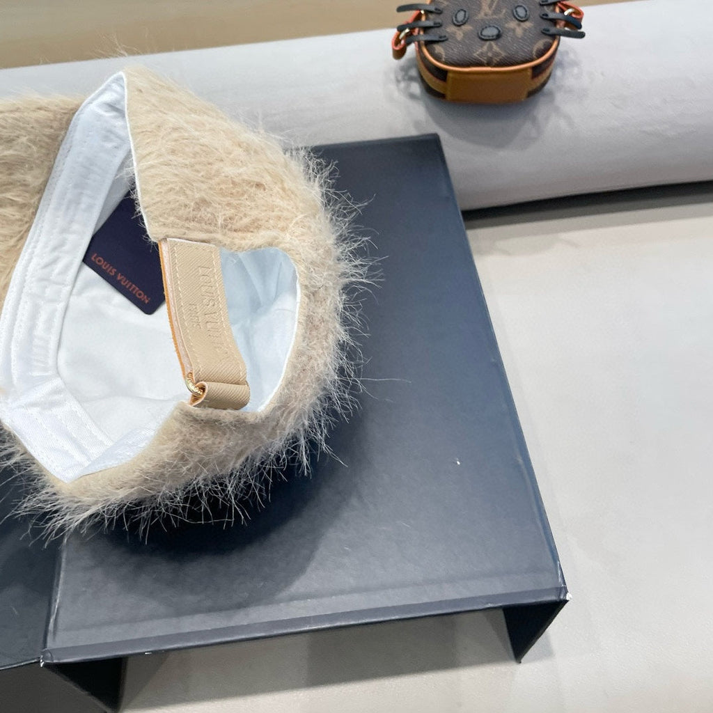 LOUIS VUITTON BASEBALL CAP IN BEIGE RABBIT FUR 434938