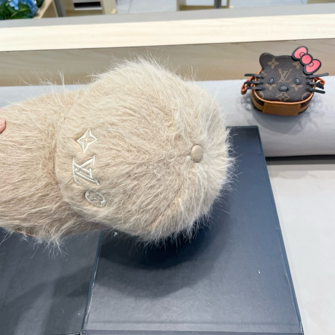 LOUIS VUITTON BASEBALL CAP IN BEIGE RABBIT FUR 434938