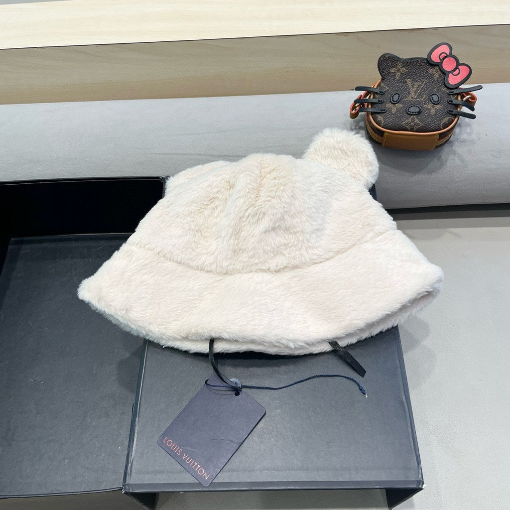 LOUIS VUITTON BUCKET HAT IN WHITE WOOL AND LAMB FUR 434940