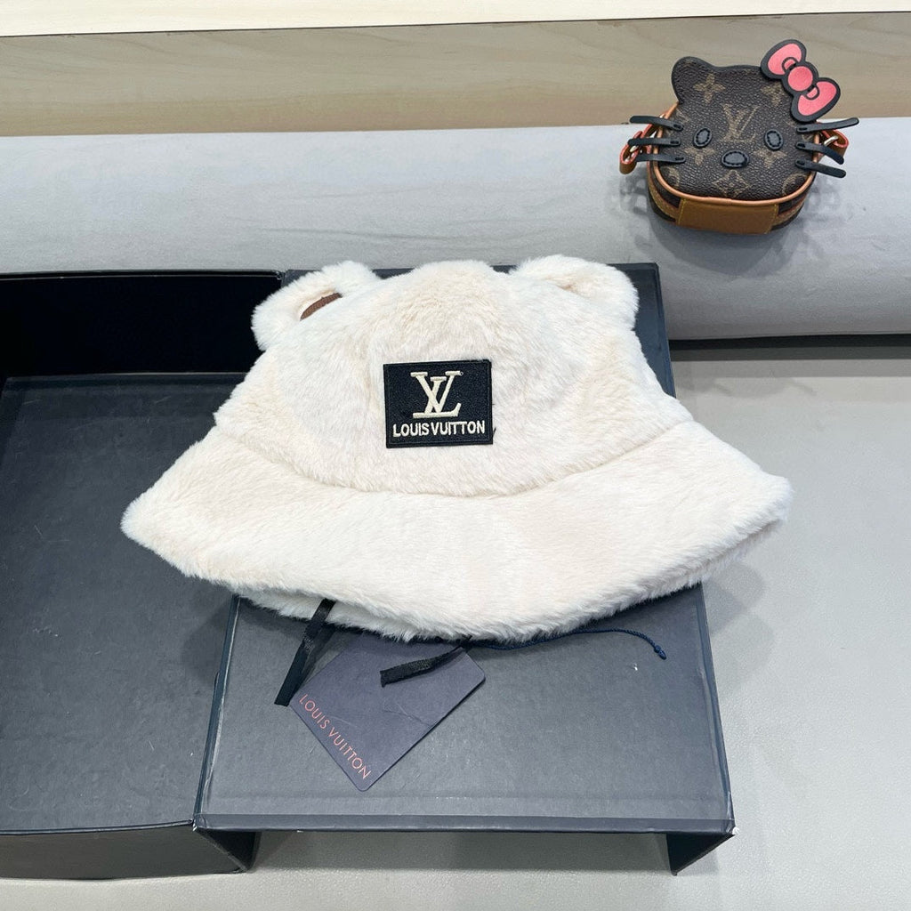 LOUIS VUITTON BUCKET HAT IN WHITE WOOL AND LAMB FUR 434940