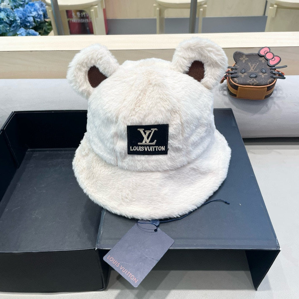 LOUIS VUITTON BUCKET HAT IN WHITE WOOL AND LAMB FUR 434940