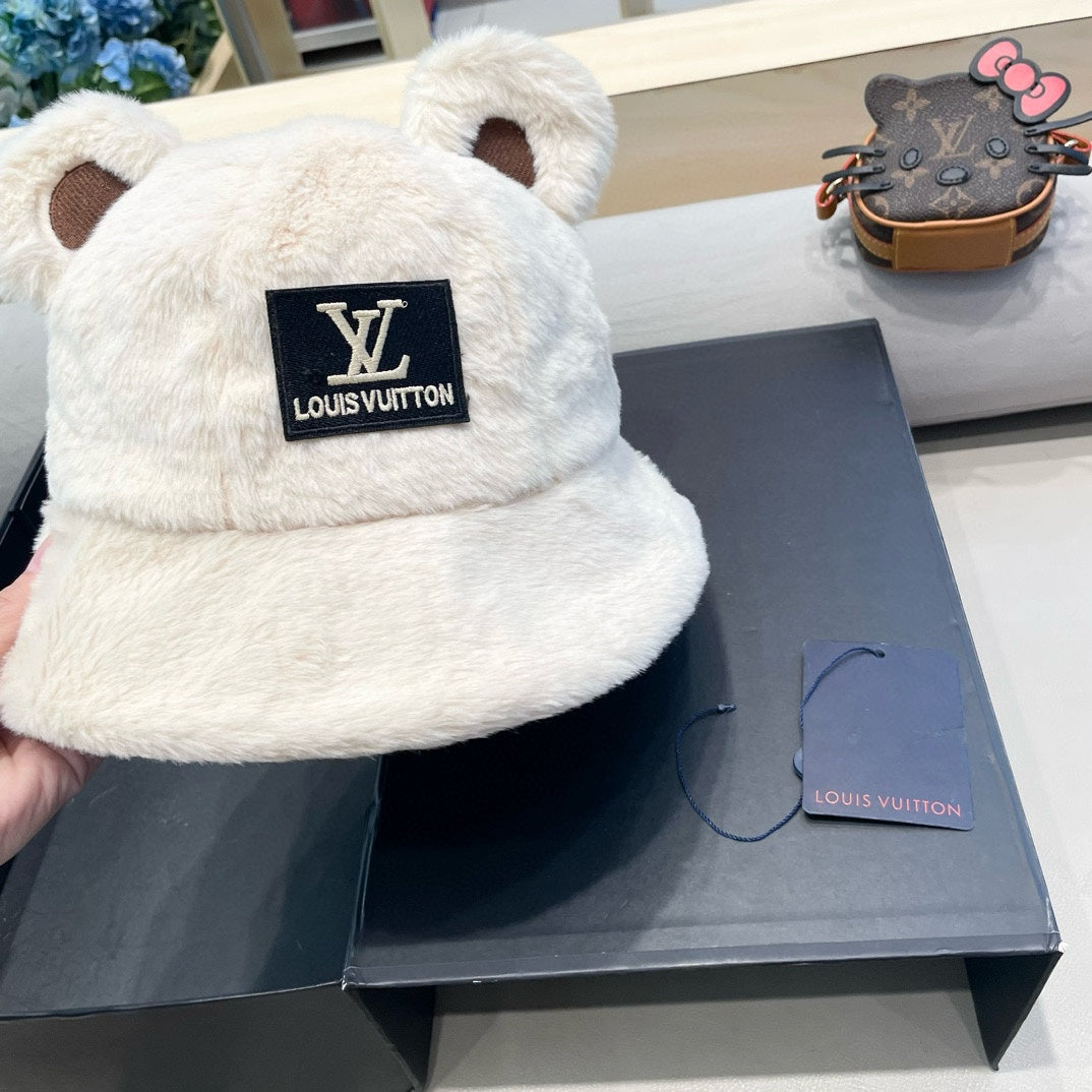 LOUIS VUITTON BUCKET HAT IN WHITE WOOL AND LAMB FUR 434940