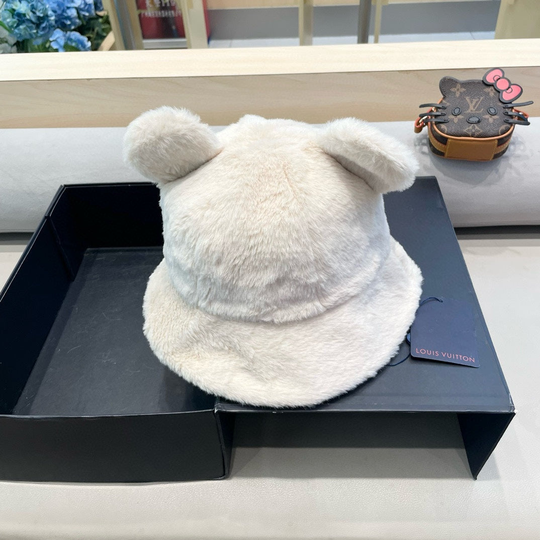 LOUIS VUITTON BUCKET HAT IN WHITE WOOL AND LAMB FUR 434940