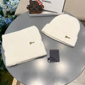 LOUIS VUITTON SET SCARF AND HAT IN WHITE WOOL 436223
