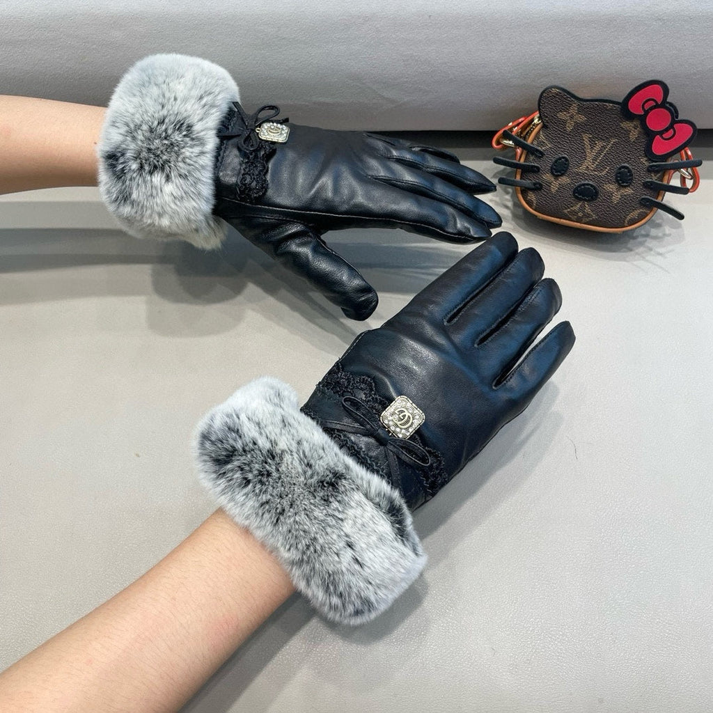 GUCCI TOUCHSCREEN GLOVES IN BLACK LAMBSKIN AND MINK FUR 460071