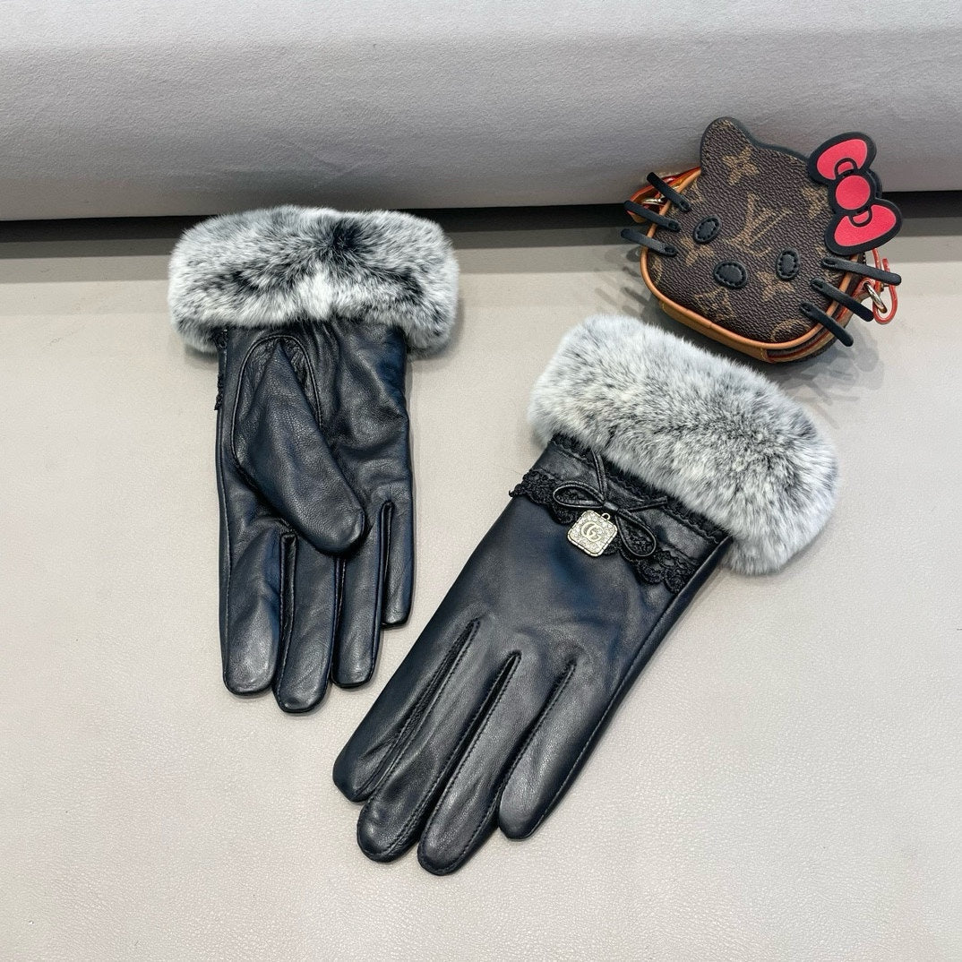 GUCCI TOUCHSCREEN GLOVES IN BLACK LAMBSKIN AND MINK FUR 460071
