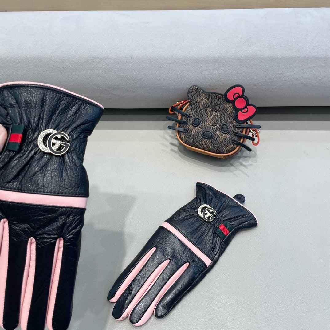 GUCCI GLOVES IN BLACK MIX LIGHT PINK DEERSKIN AND FLEECE LINING 462400