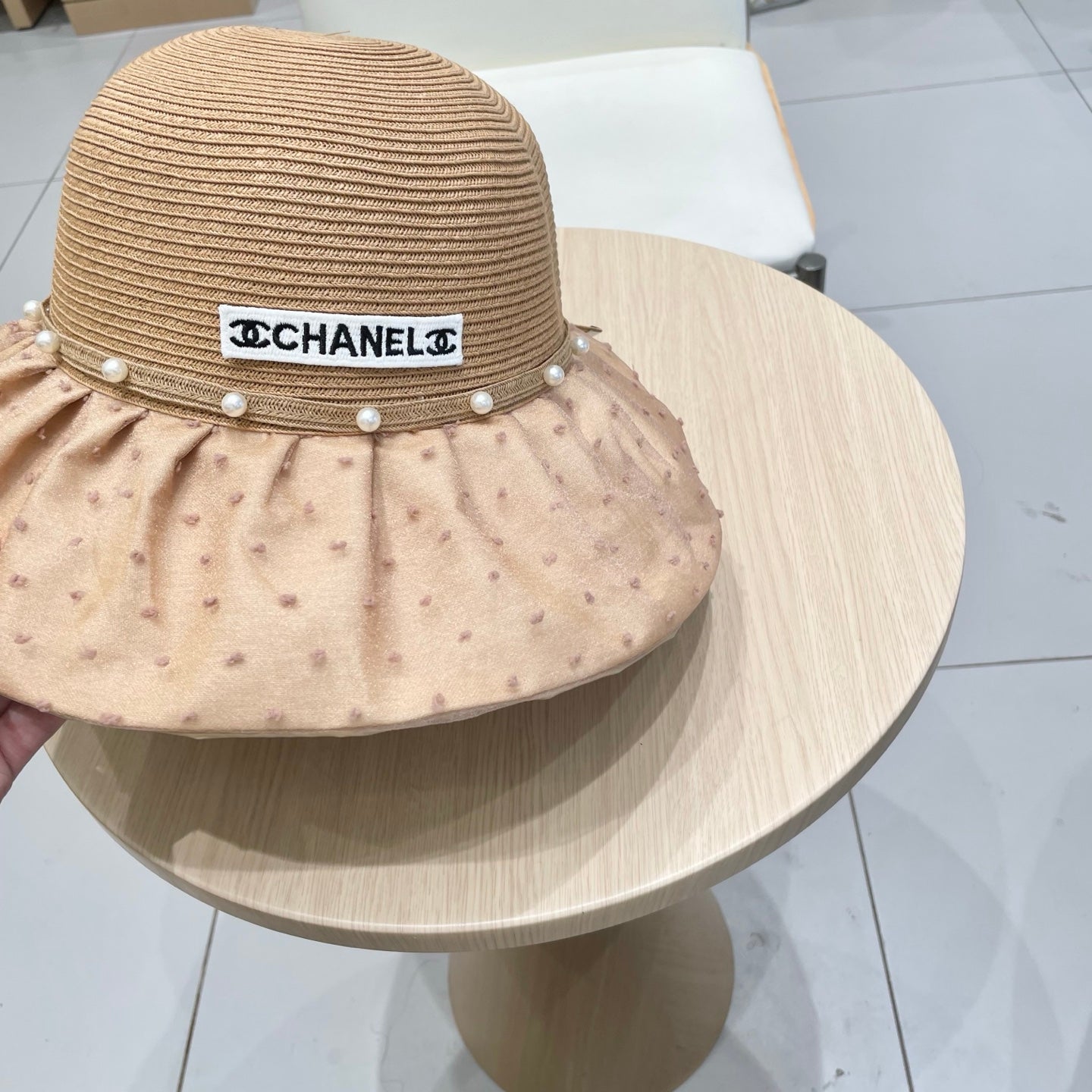 CHANEL WIDE BRIM HAT IN BROWN STRAW 673032