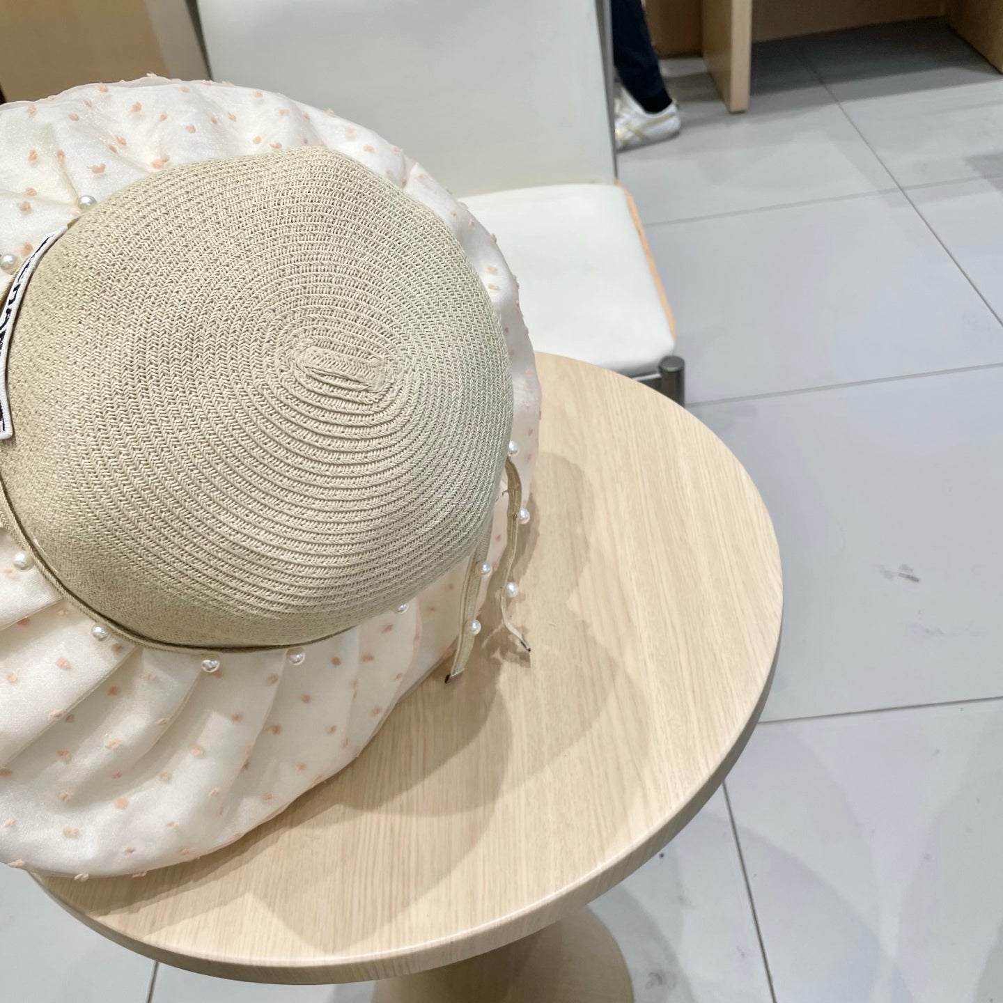 CHANEL WIDE BRIM HAT IN IVORY STRAW 673033