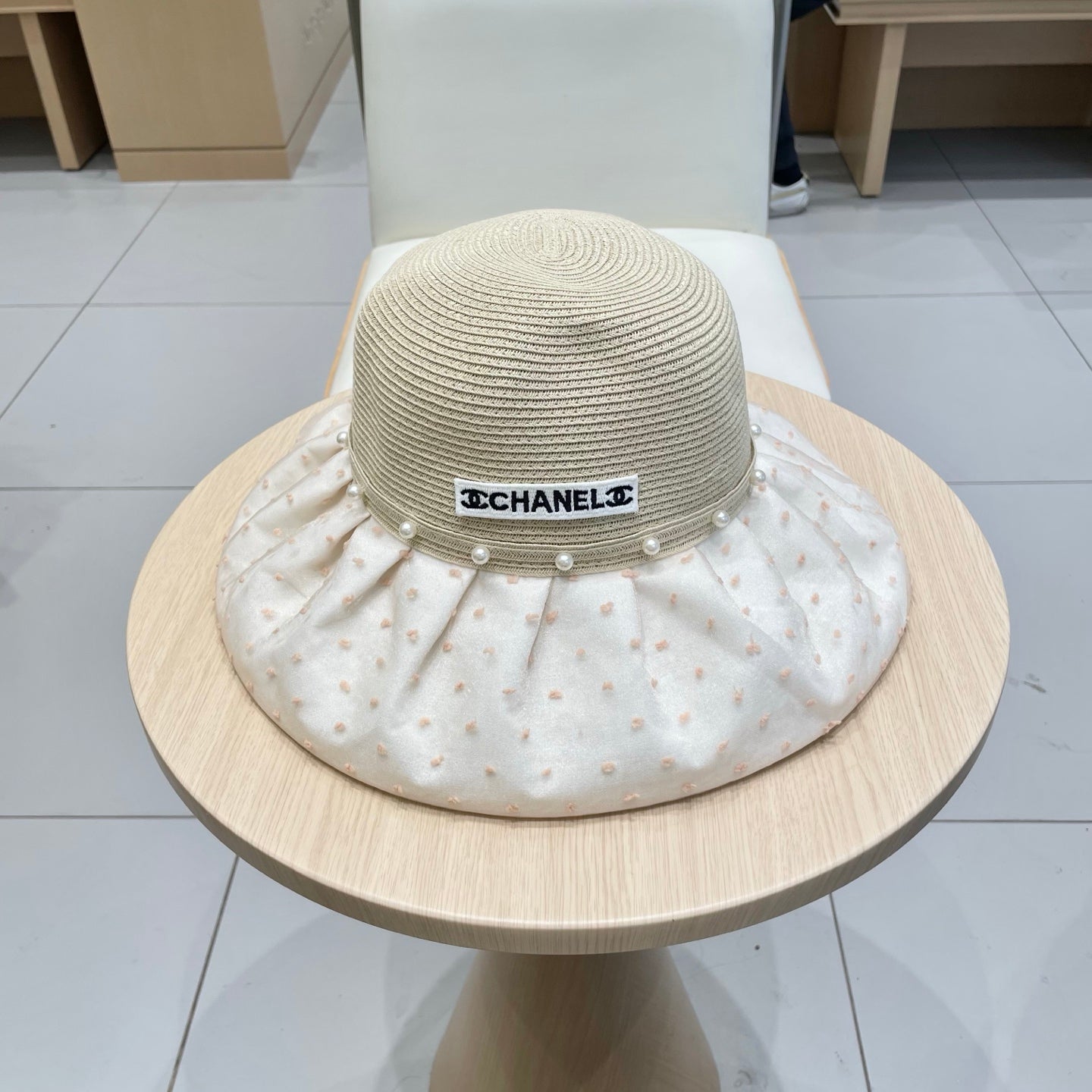 CHANEL WIDE BRIM HAT IN IVORY STRAW 673033