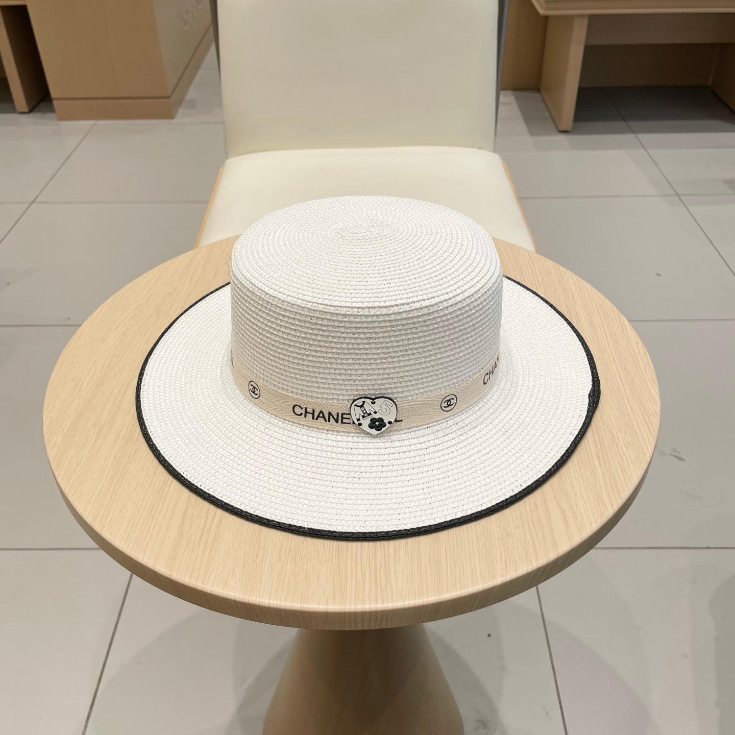 CHANEL FLAT STRAW HAT WHITE 672721