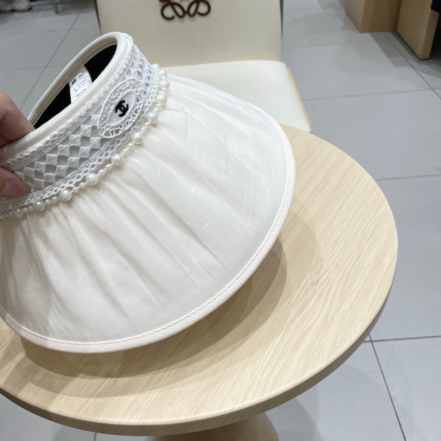 CHANEL SUN HAT MODEM WHITE 674079