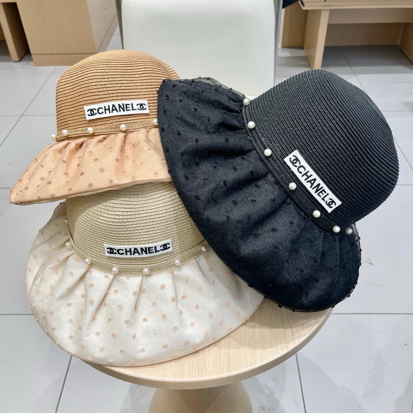 CHANEL WIDE BRIM HAT IN BLACK STRAW 673034