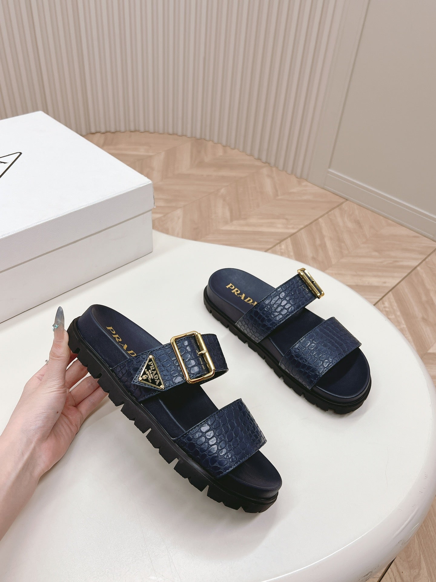 PRADA CROCODILE MOTIF SLIDES SANLS NAVY CALFSKIN