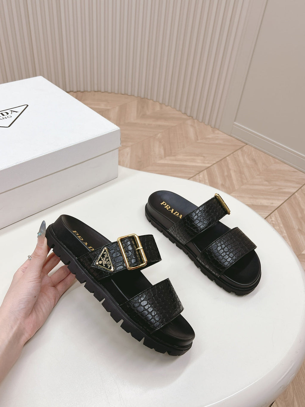 PRADA CROCODILE MOTIF SLIDES SANLS BLACK CALFSKIN