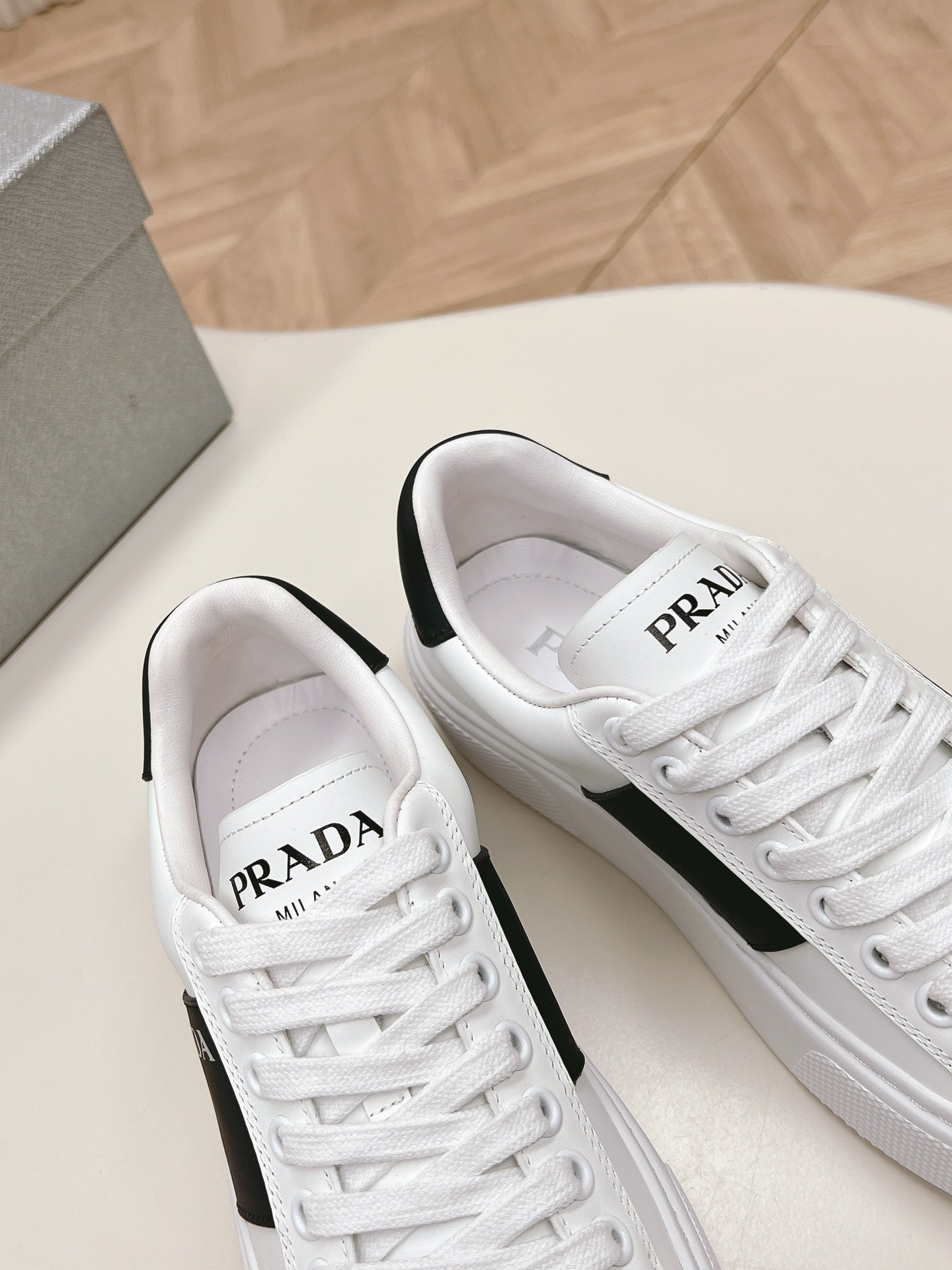 PRADA LEATHER LOGO OUTLET SNEAKERS BLACK AND WHITE CALFSKIN