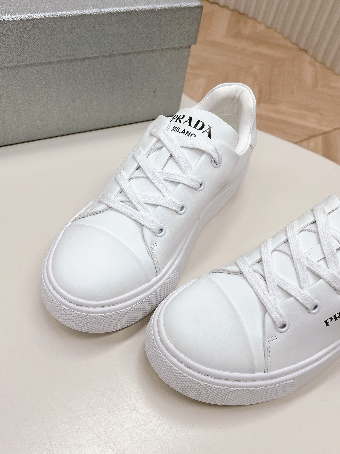 PRADA LOGO OUTLET BASIC SNEAKERS WHITE CALFSKIN