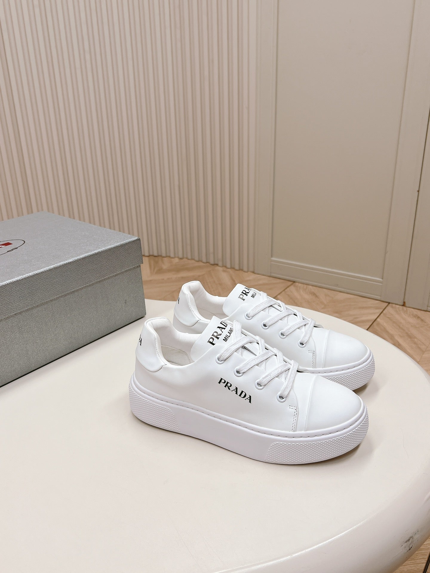 PRADA LOGO OUTLET BASIC SNEAKERS WHITE CALFSKIN