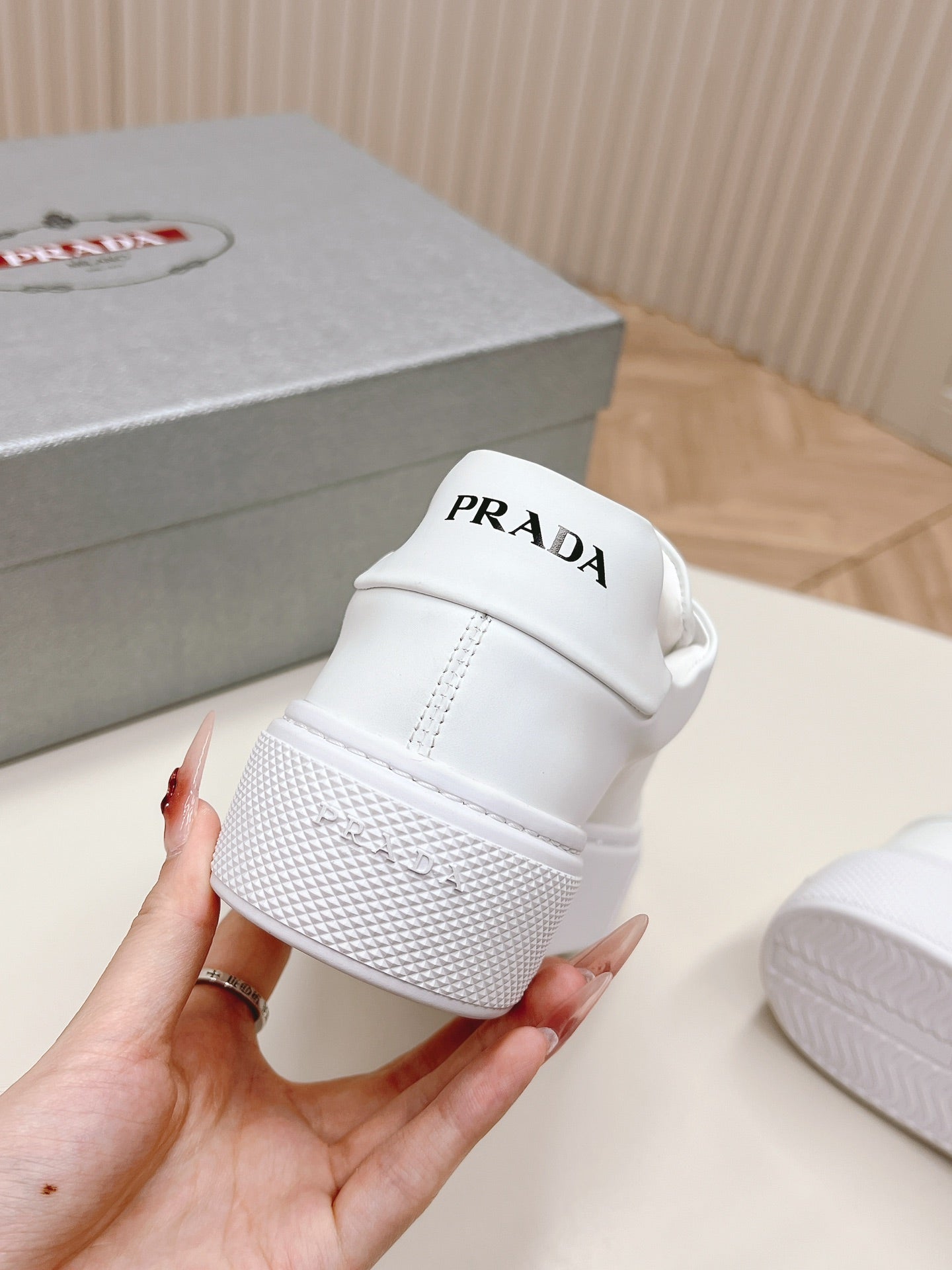 PRADA LOGO OUTLET BASIC SNEAKERS WHITE CALFSKIN