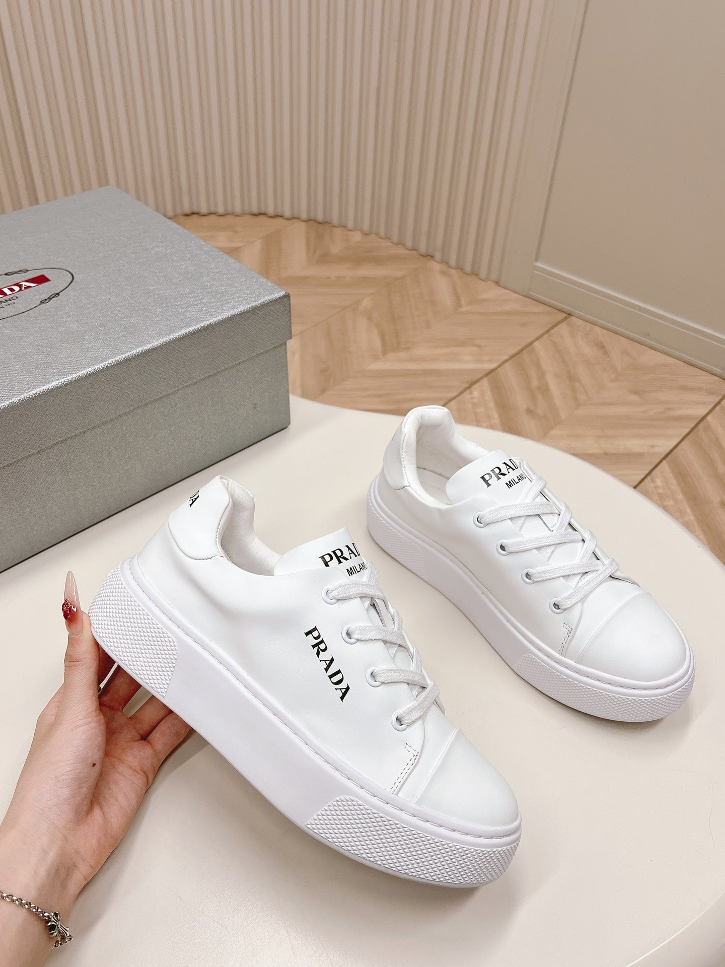 PRADA LOGO OUTLET BASIC SNEAKERS WHITE CALFSKIN