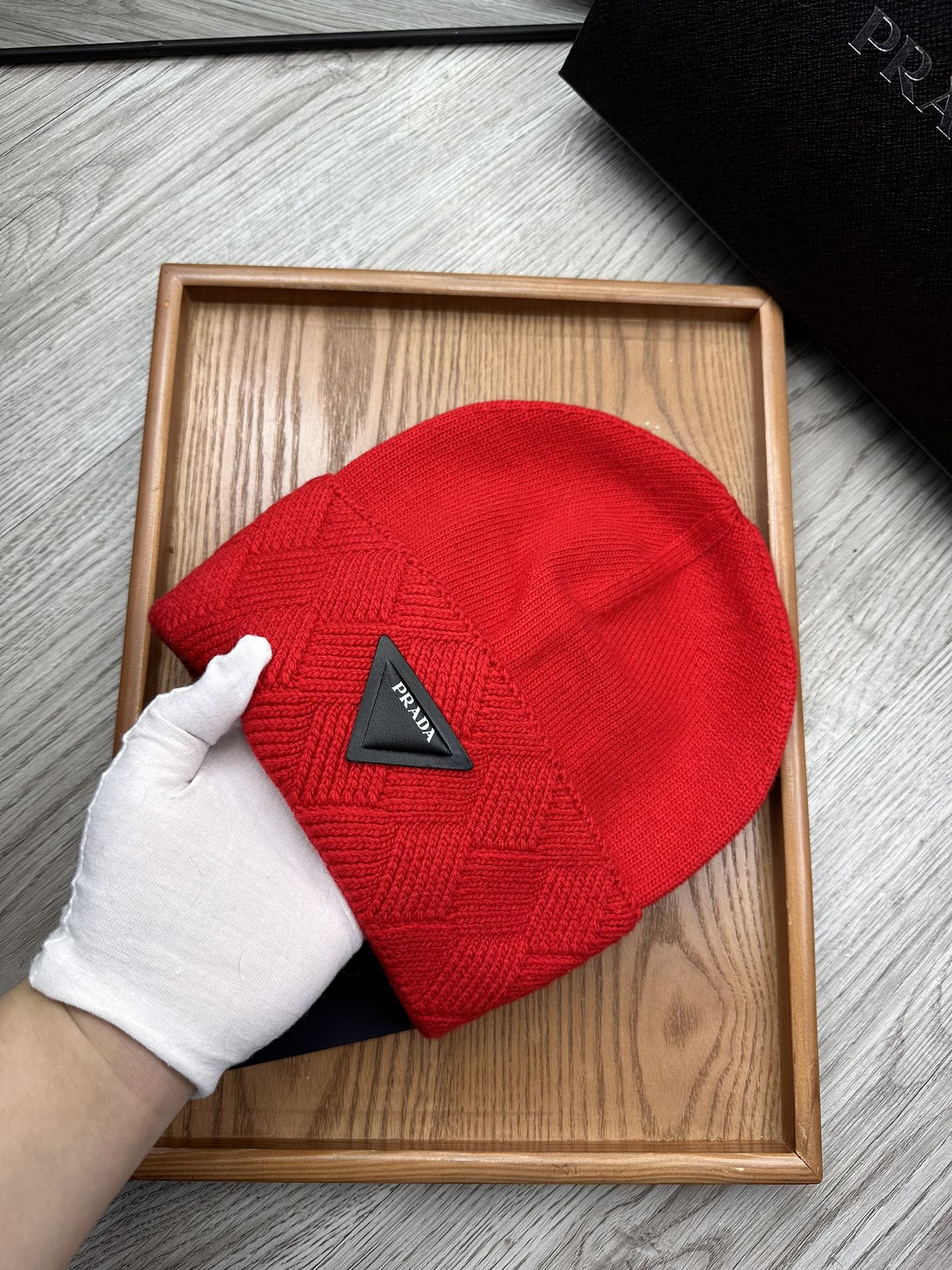 PRADA BEANIE HAT IN CHERRY RED WOOL AND RABBIT FUR 342036