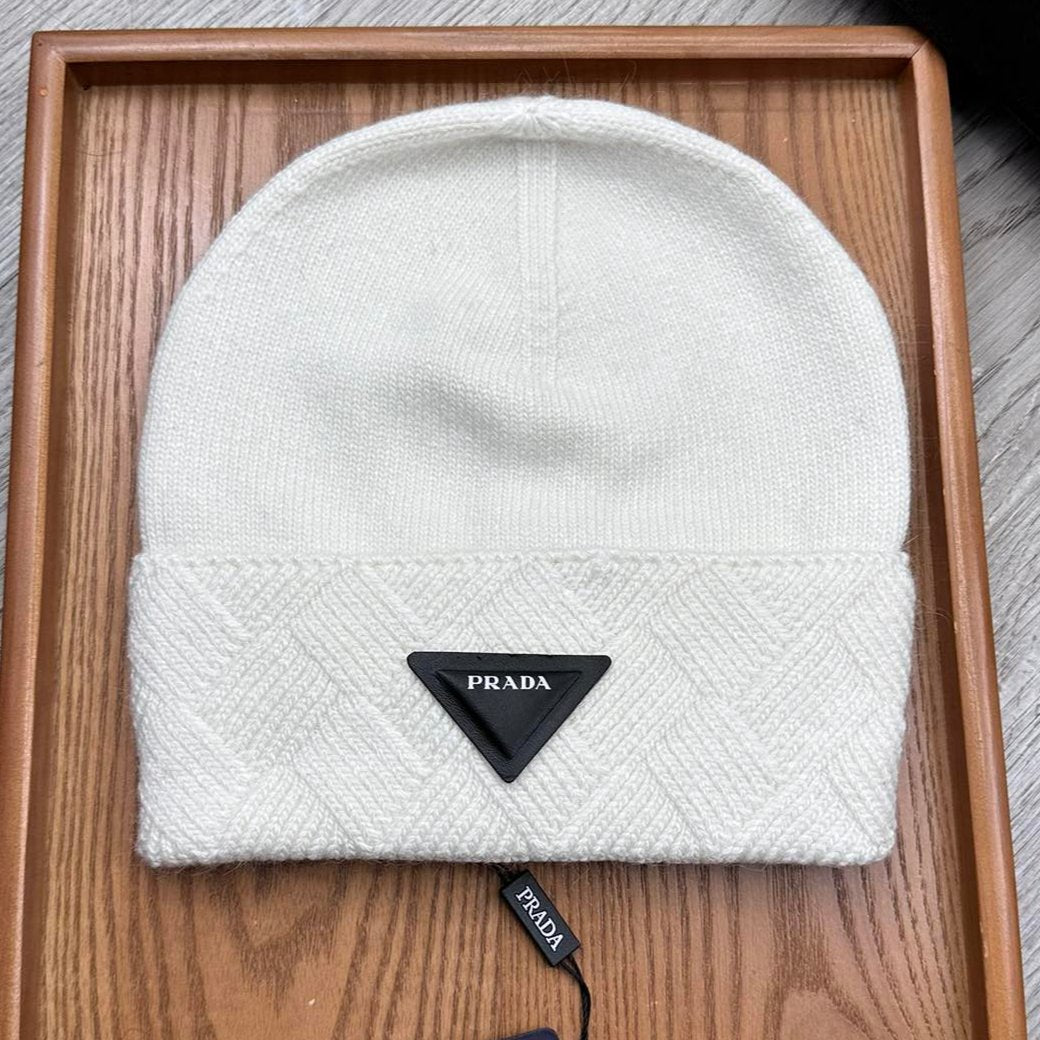 PRADA BEANIE HAT IN WHITE WOOL AND RABBIT FUR 342037