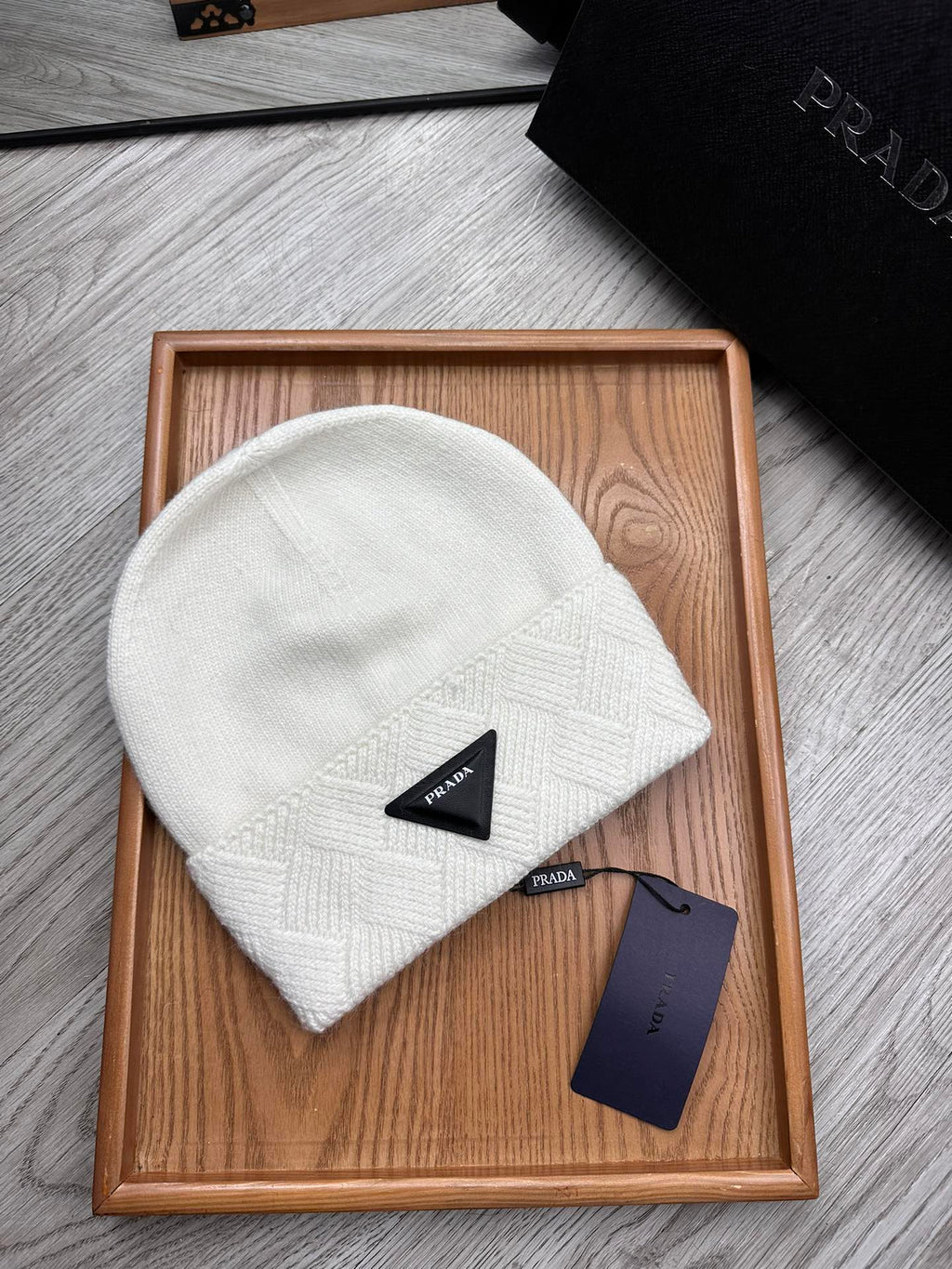 PRADA BEANIE HAT IN WHITE WOOL AND RABBIT FUR 436399